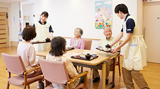 お食事の様子